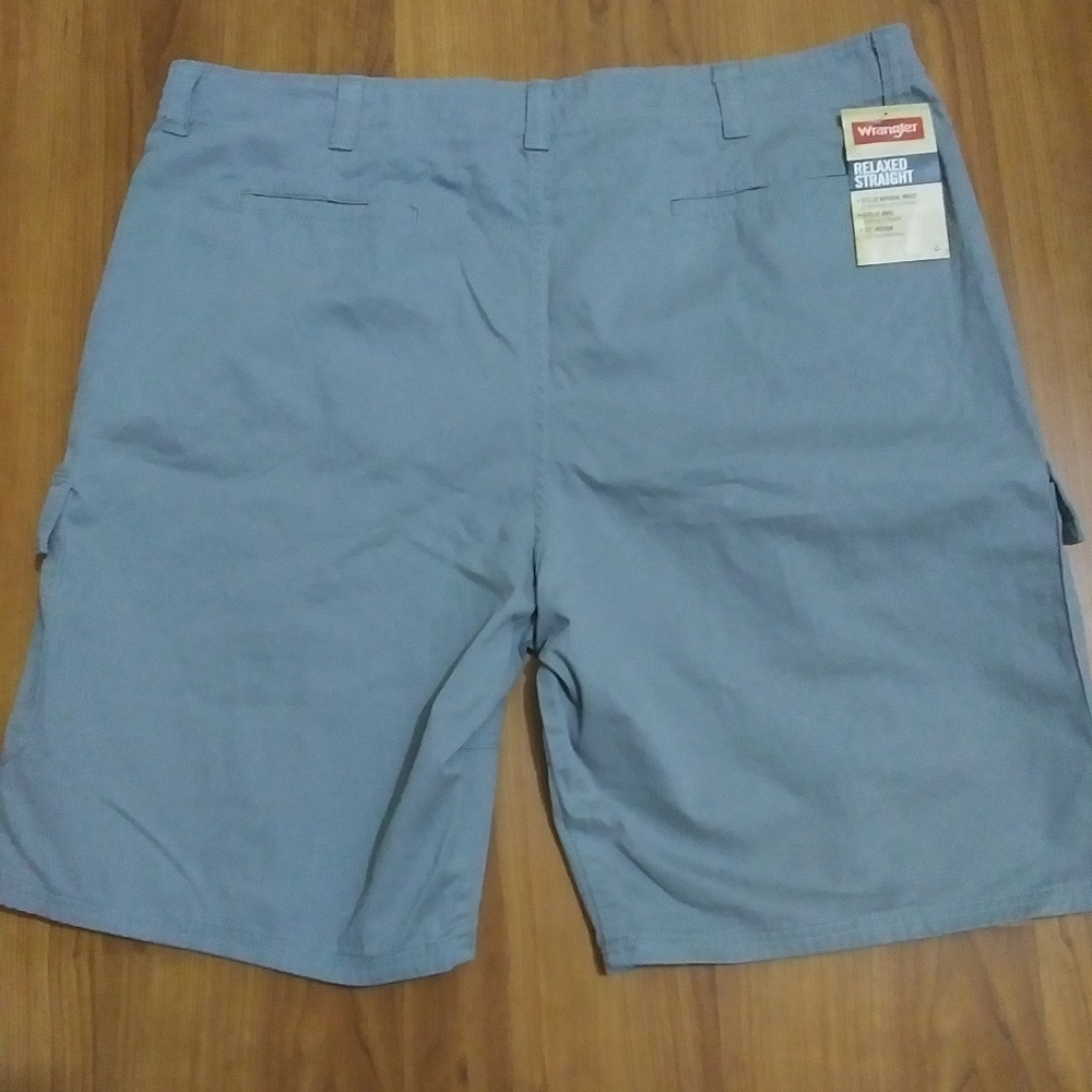 NWT! Wrangler relaxed straight cargo shorts-blue/gray color - Picture 4 of 7